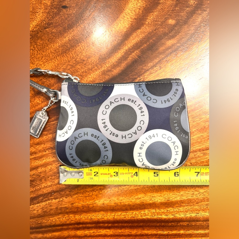 Coach VINTAGE Medallion Scarf Signature Collection Blue & White Wristlet - Picture 14 of 15